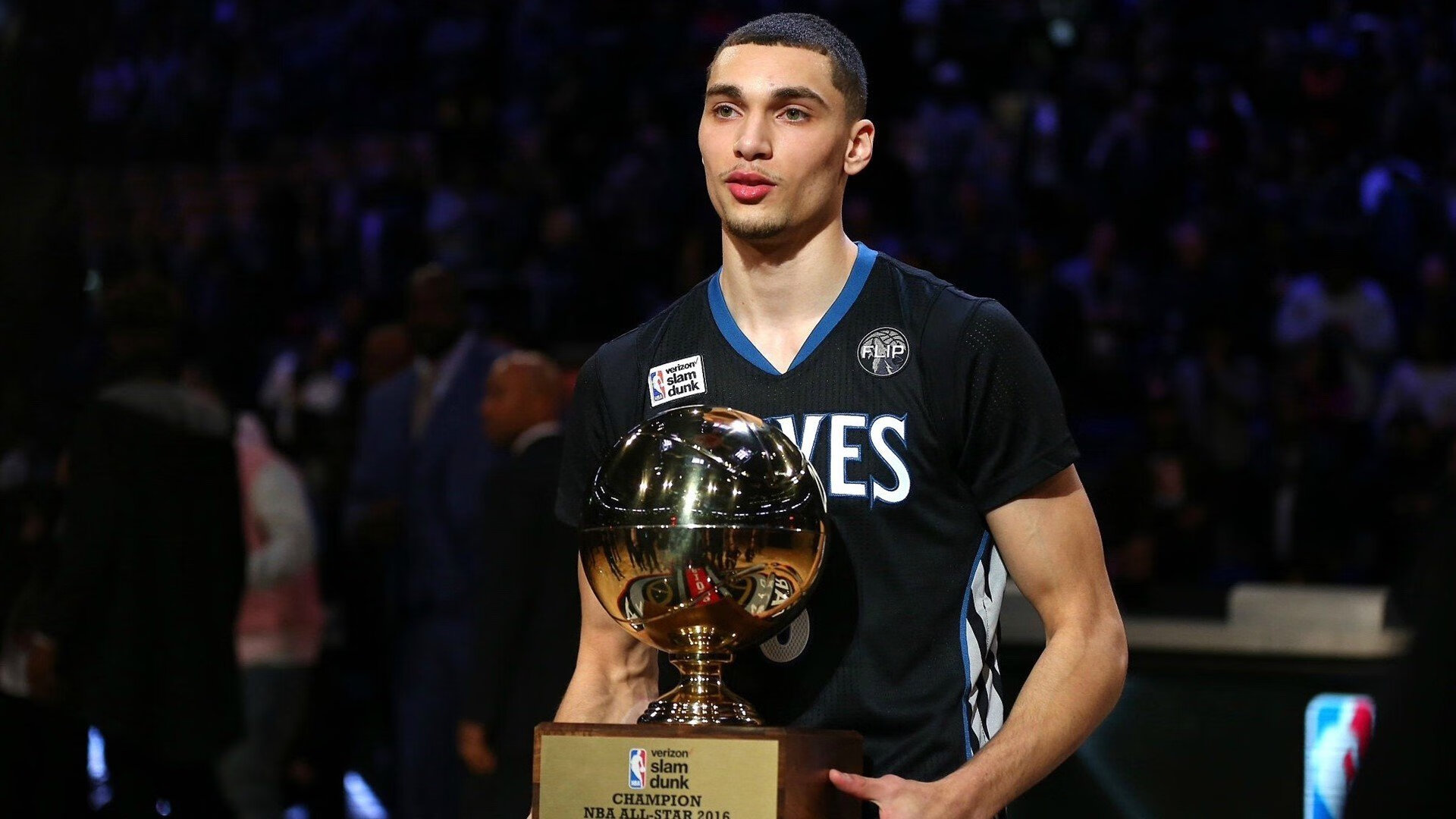 赛场内垃圾分类标识优化,倡导绿色观赛,垃圾分类比赛视频