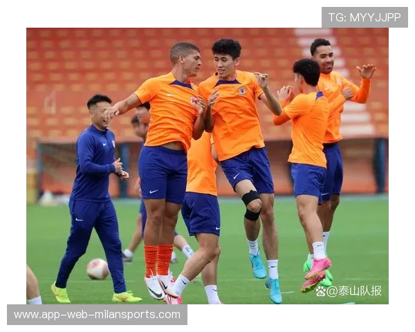 上海申花全队完成扣除10分后的首场高强度分组对抗