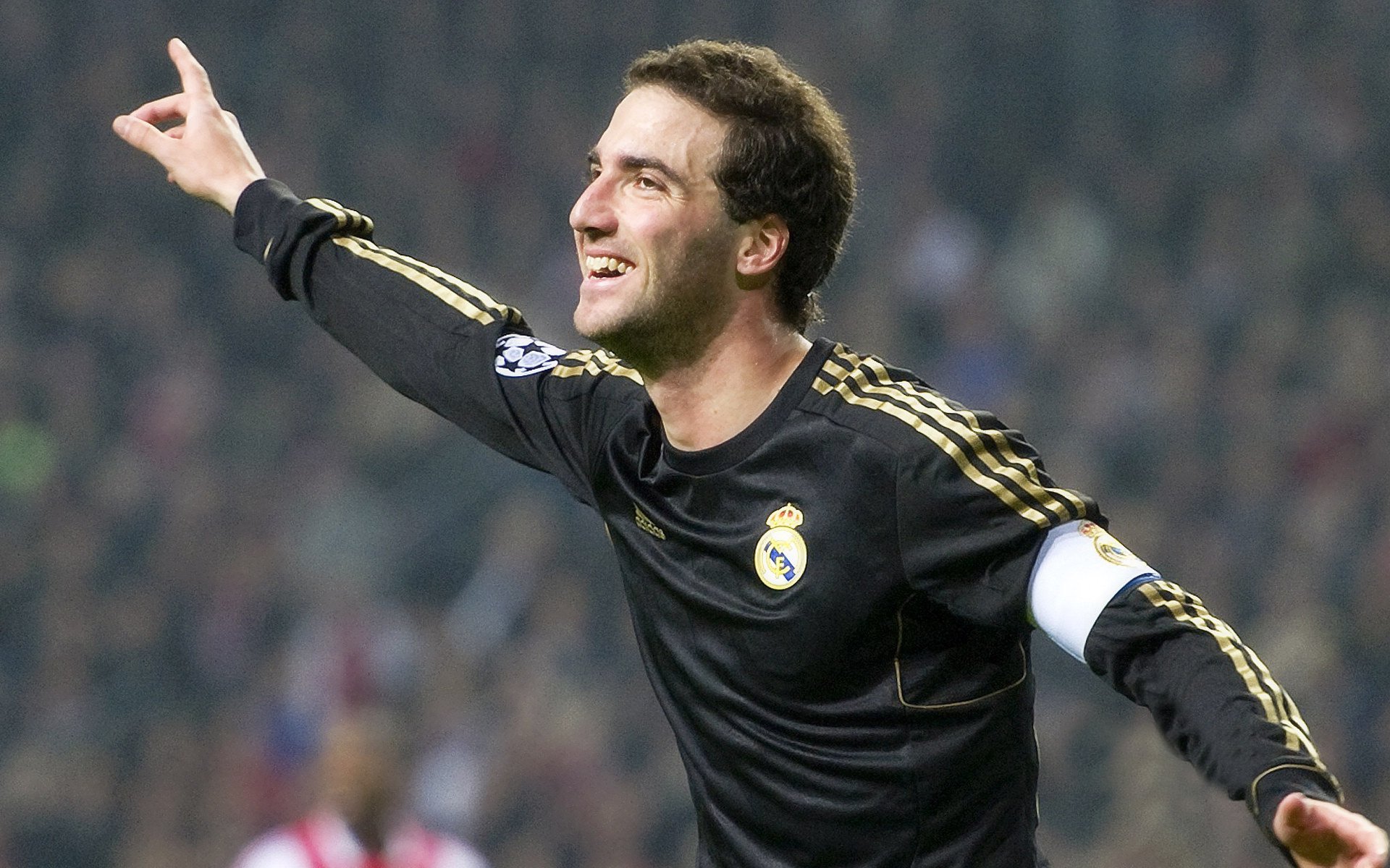 巴萨与布鲁日3-3战平，防线频频失误，晋级形势严峻，巴萨中场布教授